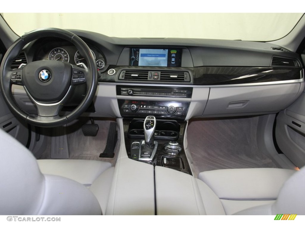 2011 BMW 5 Series 535i Sedan Everest Gray Dashboard Photo #78630505