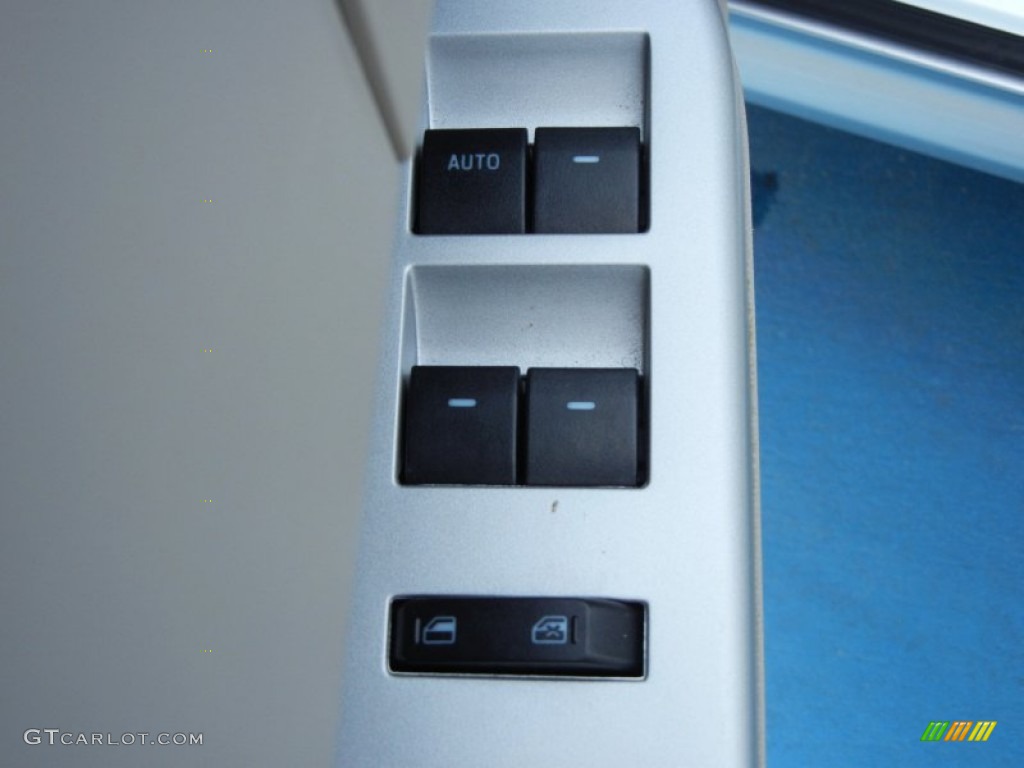 2010 Mercury Mariner I4 Controls Photo #78631080