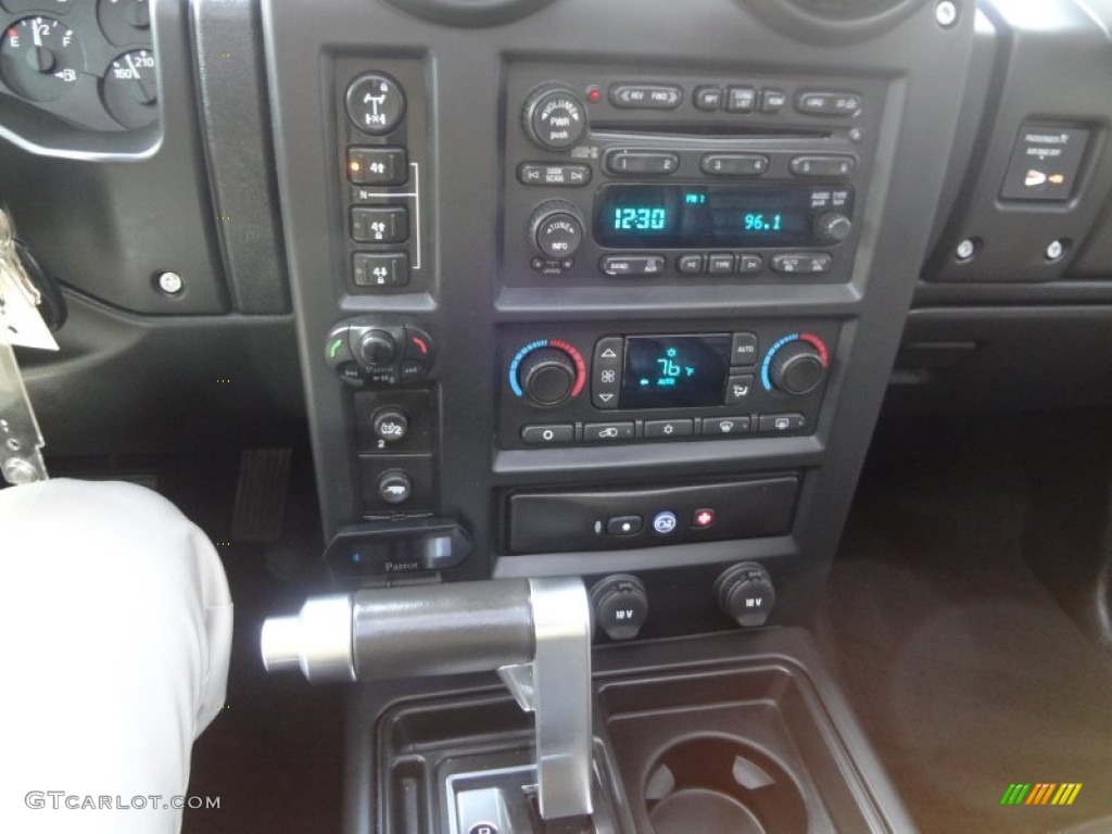 2005 Hummer H2 SUV Controls Photo #78637905