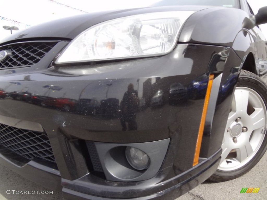 2007 Focus ZX4 SE Sedan - Pitch Black / Charcoal/Light Flint photo #7