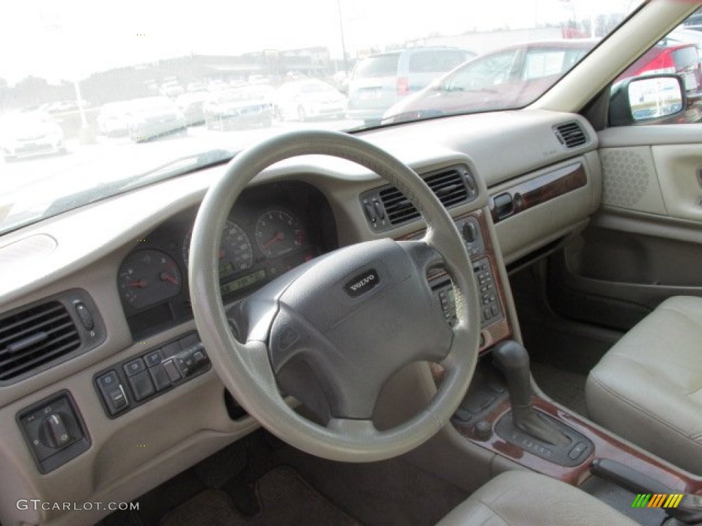1999 Volvo V70 XC AWD Dashboard Photos