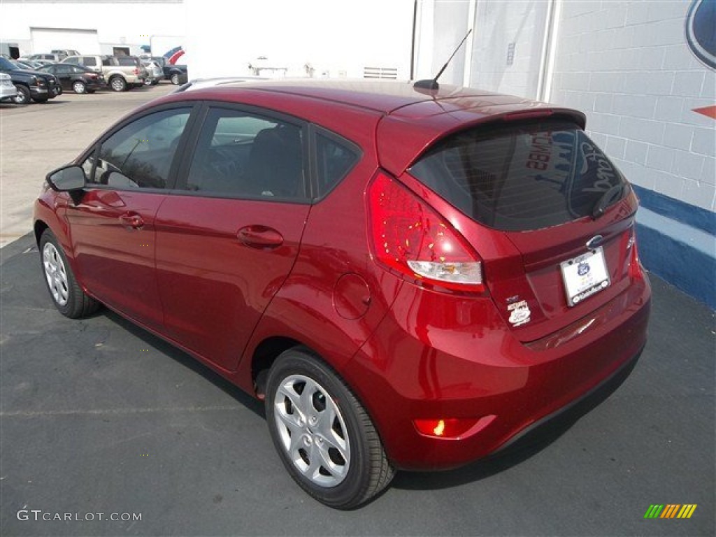 2013 Fiesta SE Hatchback - Ruby Red / Charcoal Black photo #4