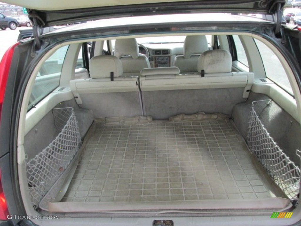 1999 Volvo V70 XC AWD Trunk Photos