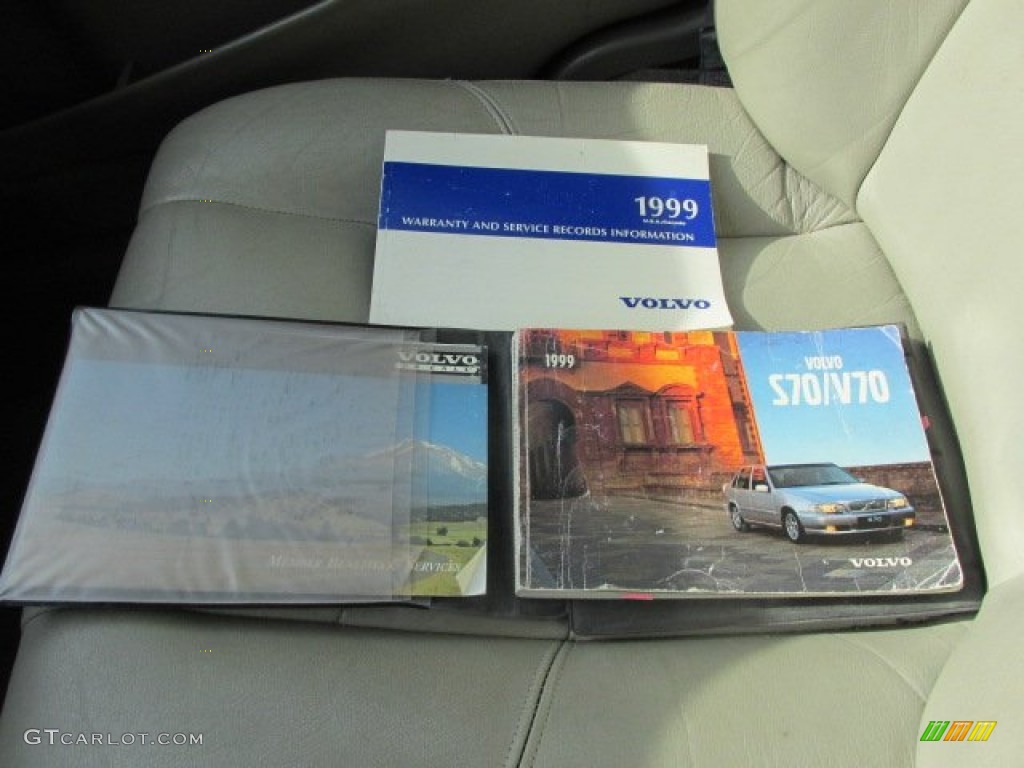 1999 Volvo V70 XC AWD Books/Manuals Photo #78641911