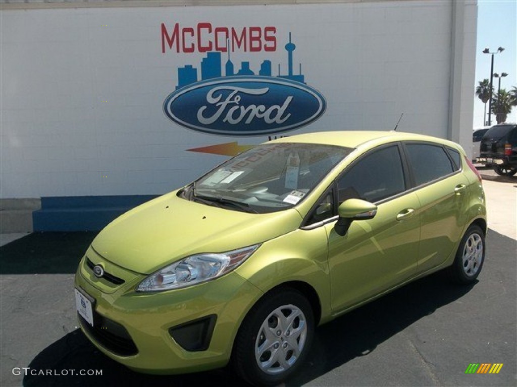 2013 Fiesta SE Hatchback - Lime Squeeze / Charcoal Black photo #2