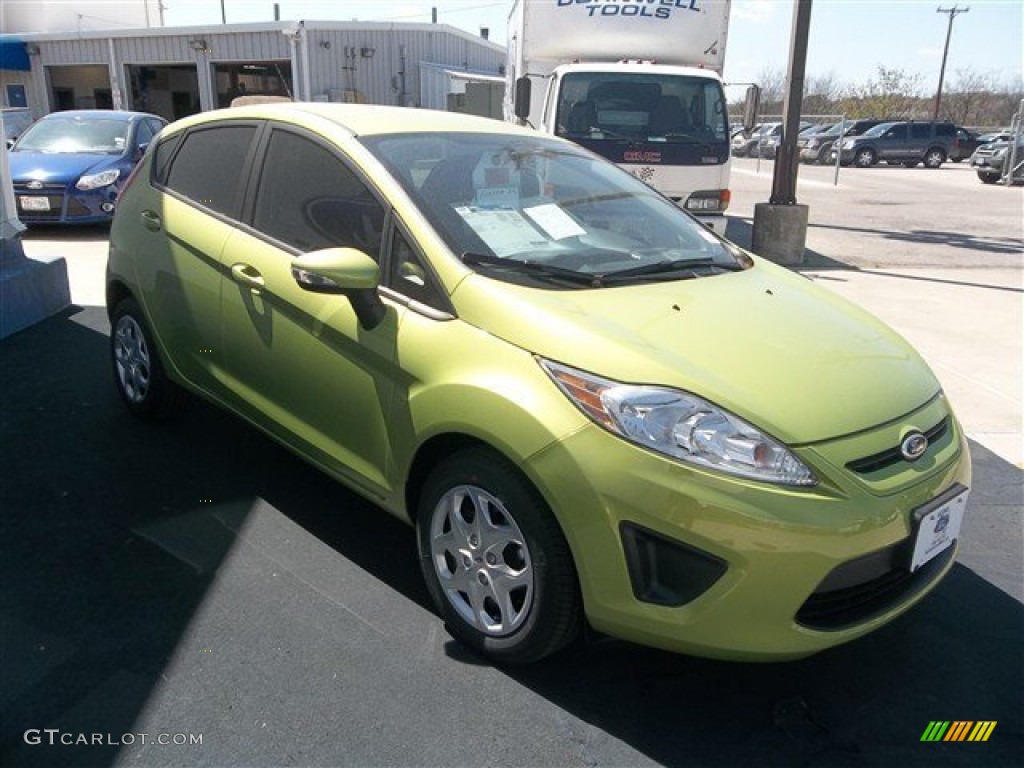 2013 Fiesta SE Hatchback - Lime Squeeze / Charcoal Black photo #9