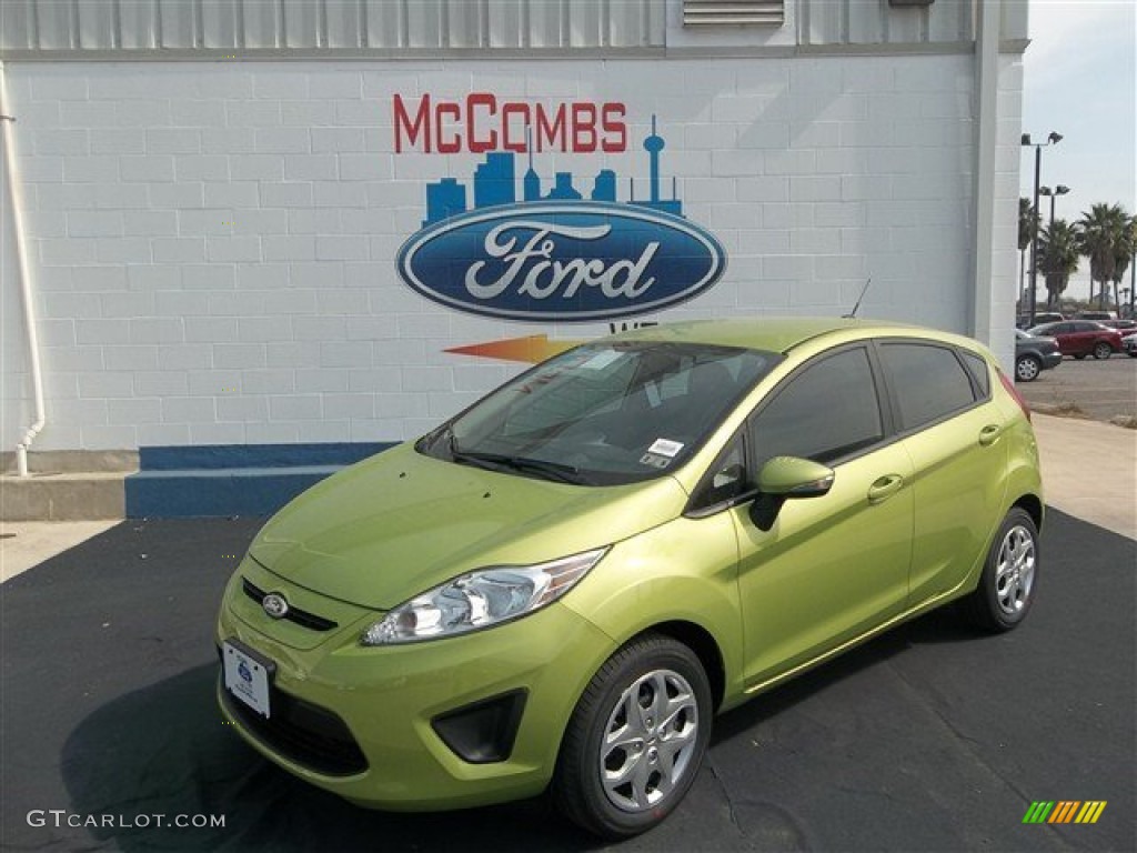 2013 Fiesta SE Hatchback - Lime Squeeze / Charcoal Black photo #2