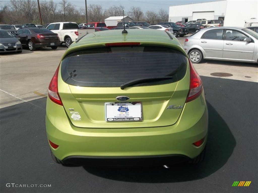 2013 Fiesta SE Hatchback - Lime Squeeze / Charcoal Black photo #5