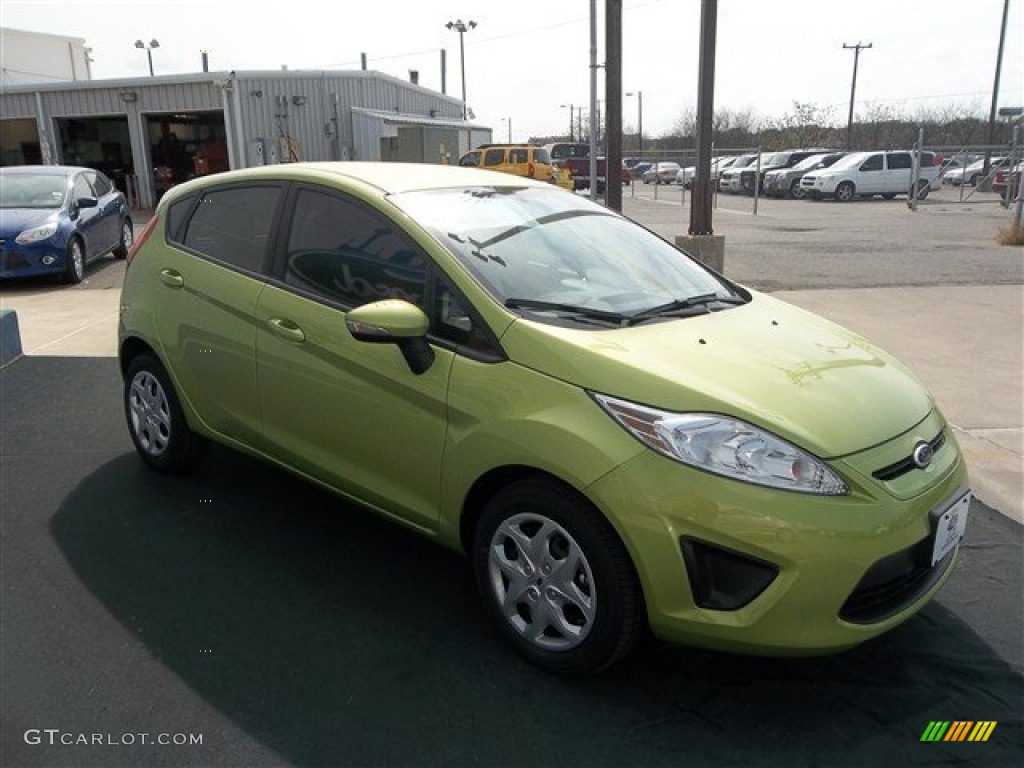 2013 Fiesta SE Hatchback - Lime Squeeze / Charcoal Black photo #10