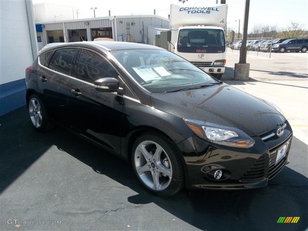 2013 Focus Titanium Hatchback - Tuxedo Black / Charcoal Black photo #34