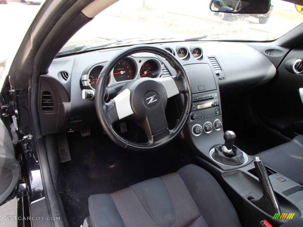 2004 350Z Coupe - Super Black / Charcoal photo #10