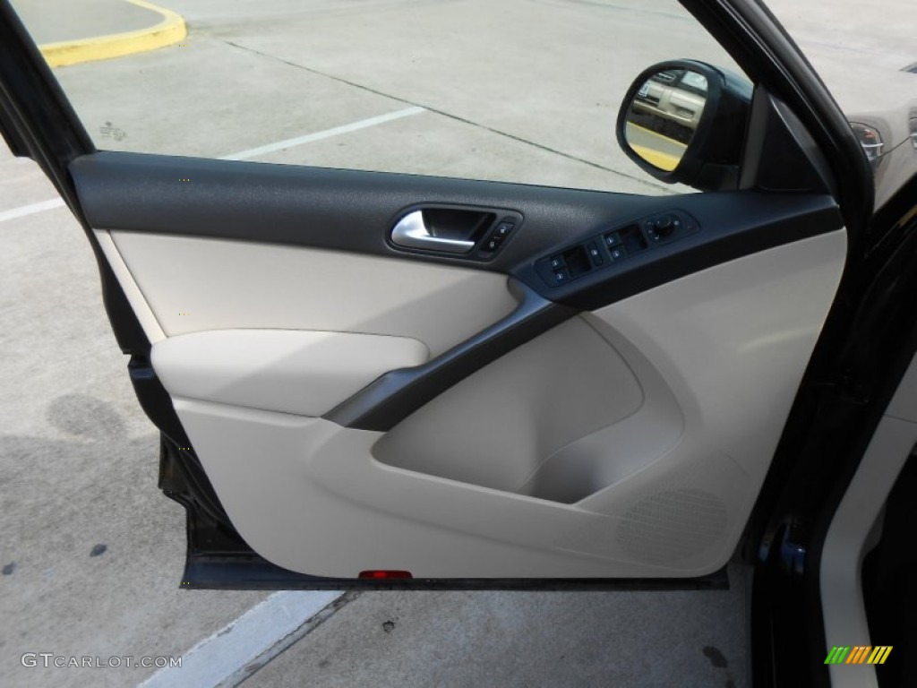 2009 Volkswagen Tiguan SE Sandstone Door Panel Photo #78647045