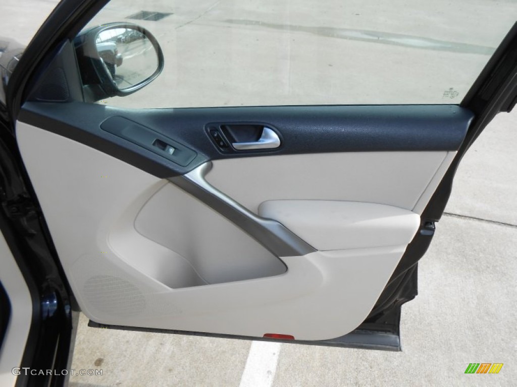 2009 Volkswagen Tiguan SE Door Panel Photos