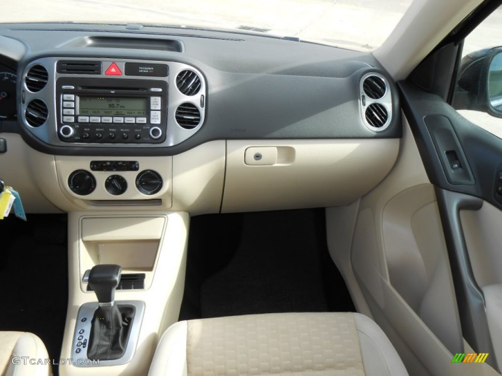 2009 Volkswagen Tiguan SE Sandstone Dashboard Photo #78647218