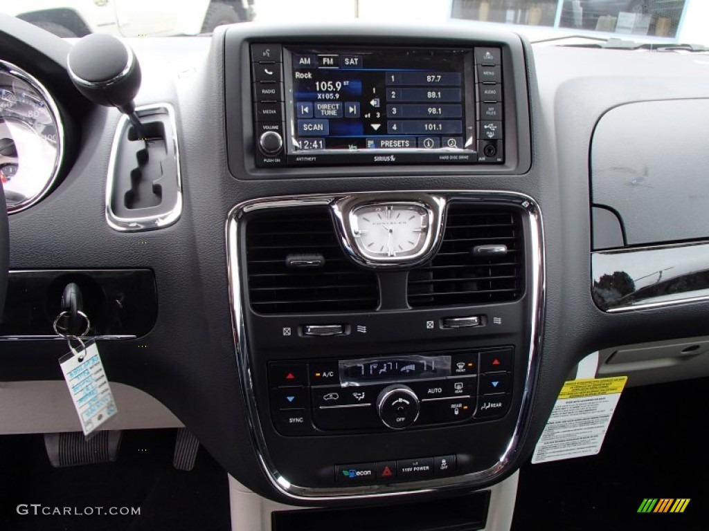 2013 Town & Country Touring - Crystal Blue Pearl / Black/Light Graystone photo #17