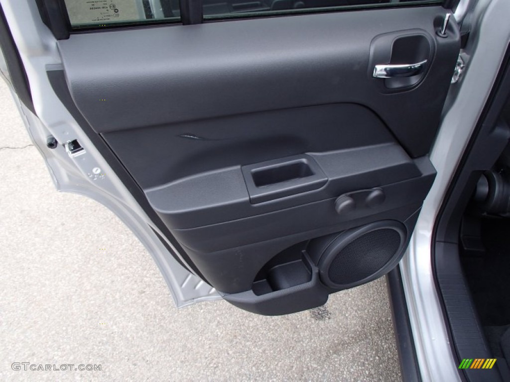 2014 Jeep Patriot Sport Dark Slate Gray Door Panel Photo #78649285
