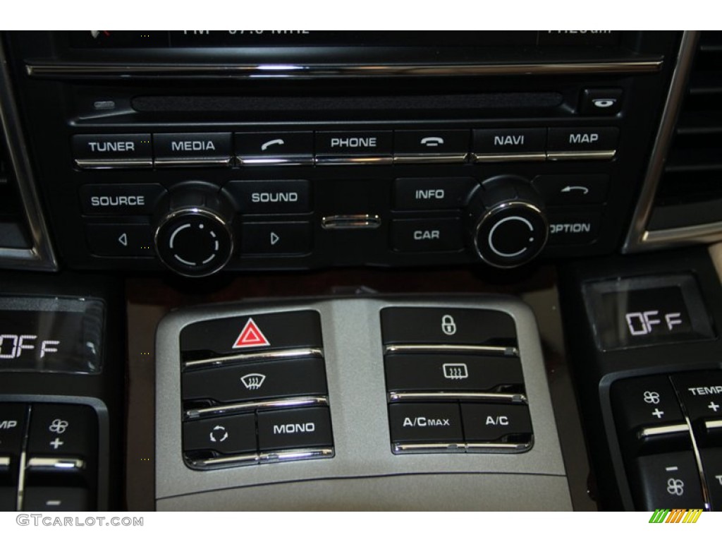 2013 Porsche Panamera V6 Controls Photo #78650182