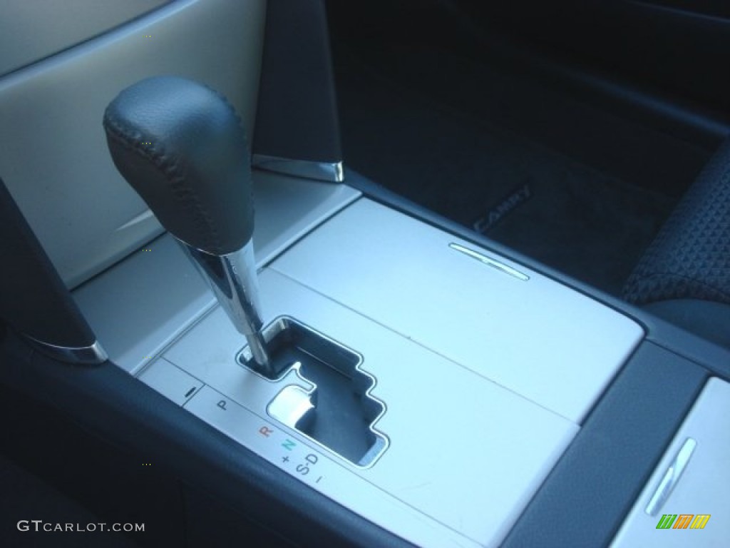 2011 Camry SE V6 - Classic Silver Metallic / Dark Charcoal photo #18