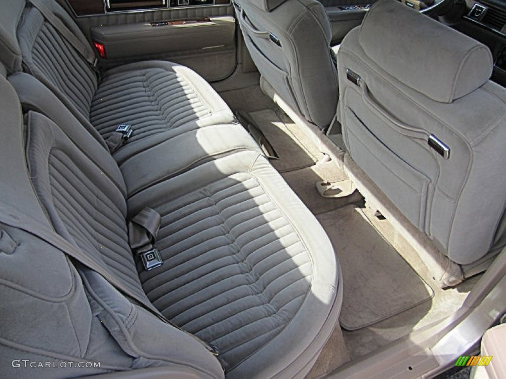 1990 Oldsmobile Ninety-Eight Regency Sedan Rear Seat Photo #78651769