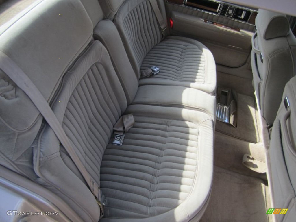 1990 Oldsmobile Ninety-Eight Regency Sedan Rear Seat Photo #78651790