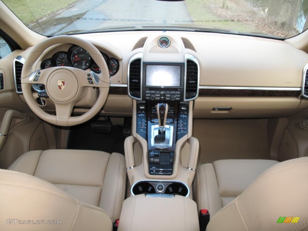 2013 Porsche Cayenne Diesel Luxor Beige Dashboard Photo #78652314