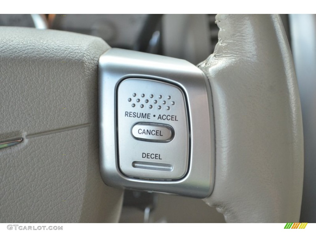 2009 Chrysler Aspen Limited Controls Photo #78652777