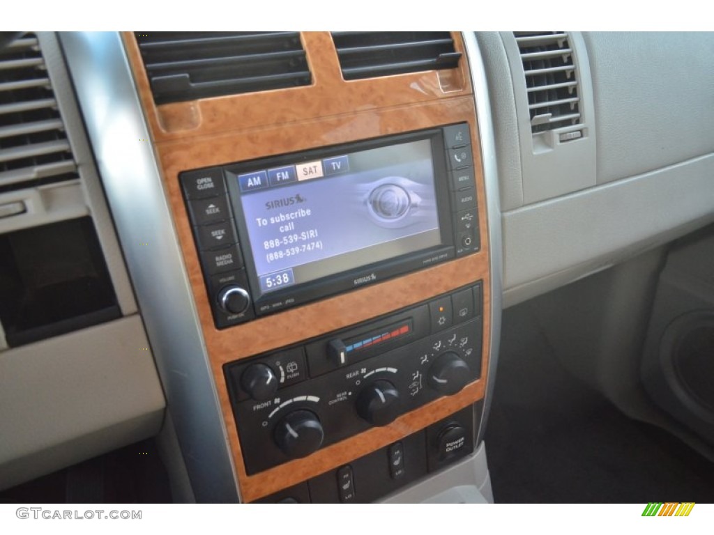 2009 Chrysler Aspen Limited Controls Photos