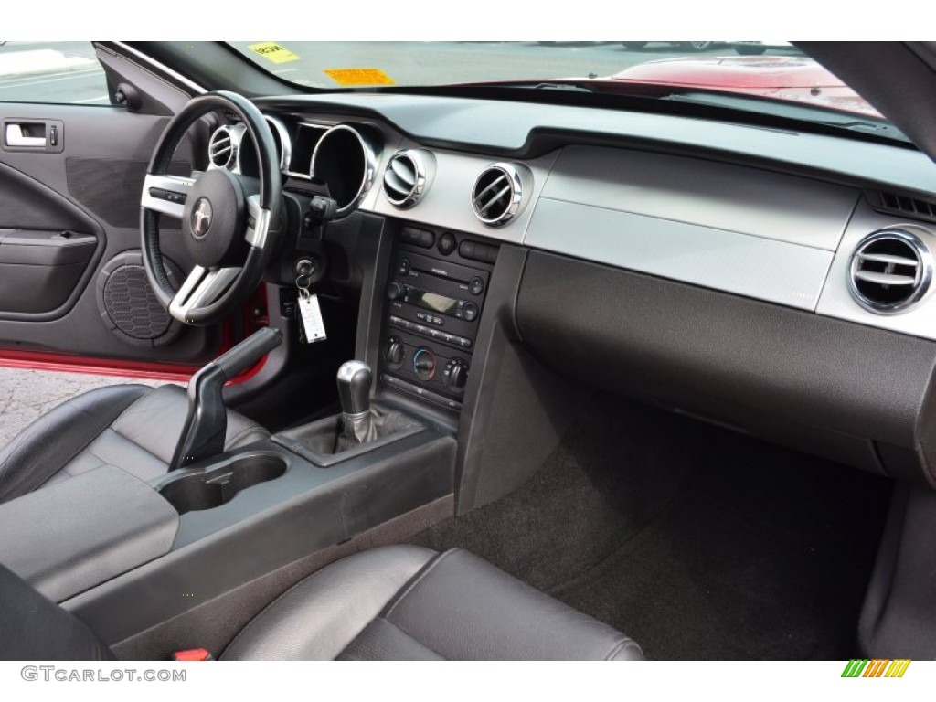 2007 Ford Mustang GT Premium Coupe Dark Charcoal Dashboard Photo #78658225