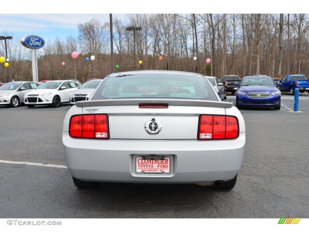 2007 Mustang V6 Deluxe Coupe - Satin Silver Metallic / Light Graphite photo #4