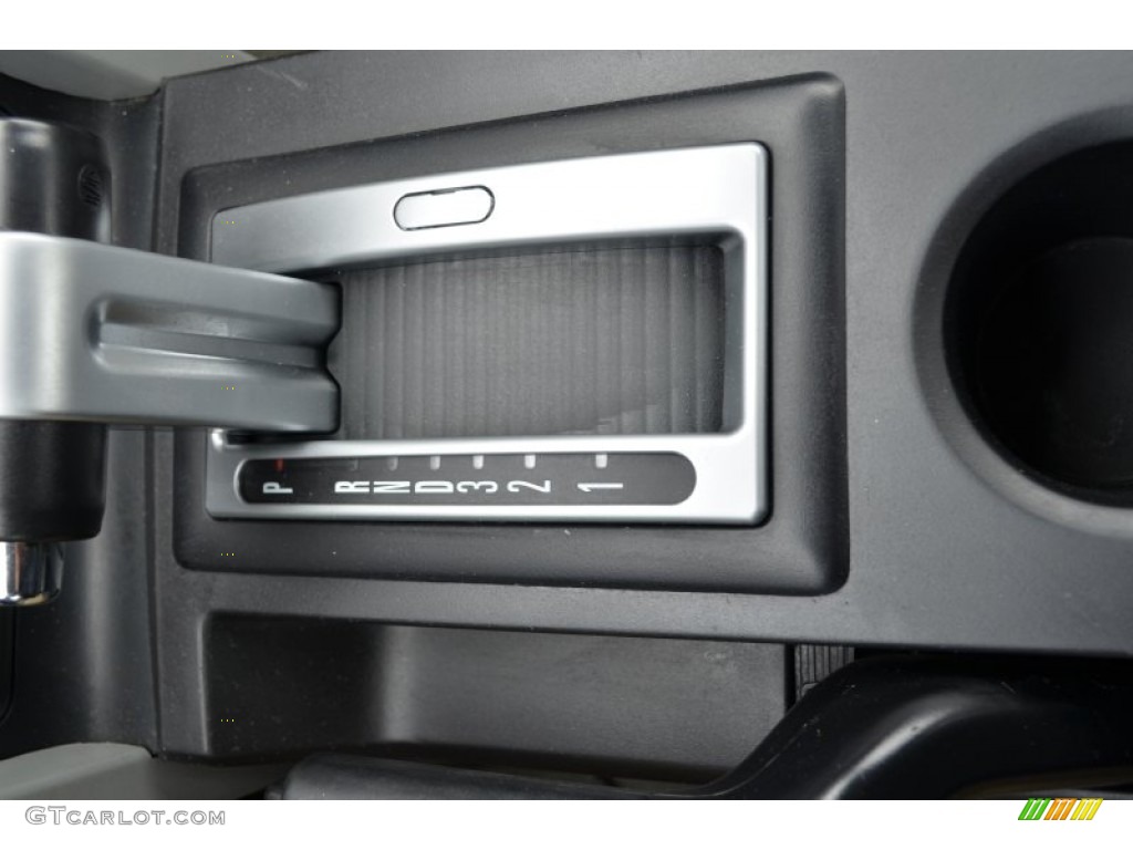 2007 Mustang V6 Deluxe Coupe - Satin Silver Metallic / Light Graphite photo #24