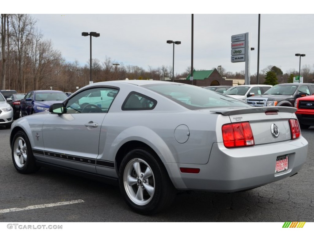 2007 Mustang V6 Deluxe Coupe - Satin Silver Metallic / Light Graphite photo #26
