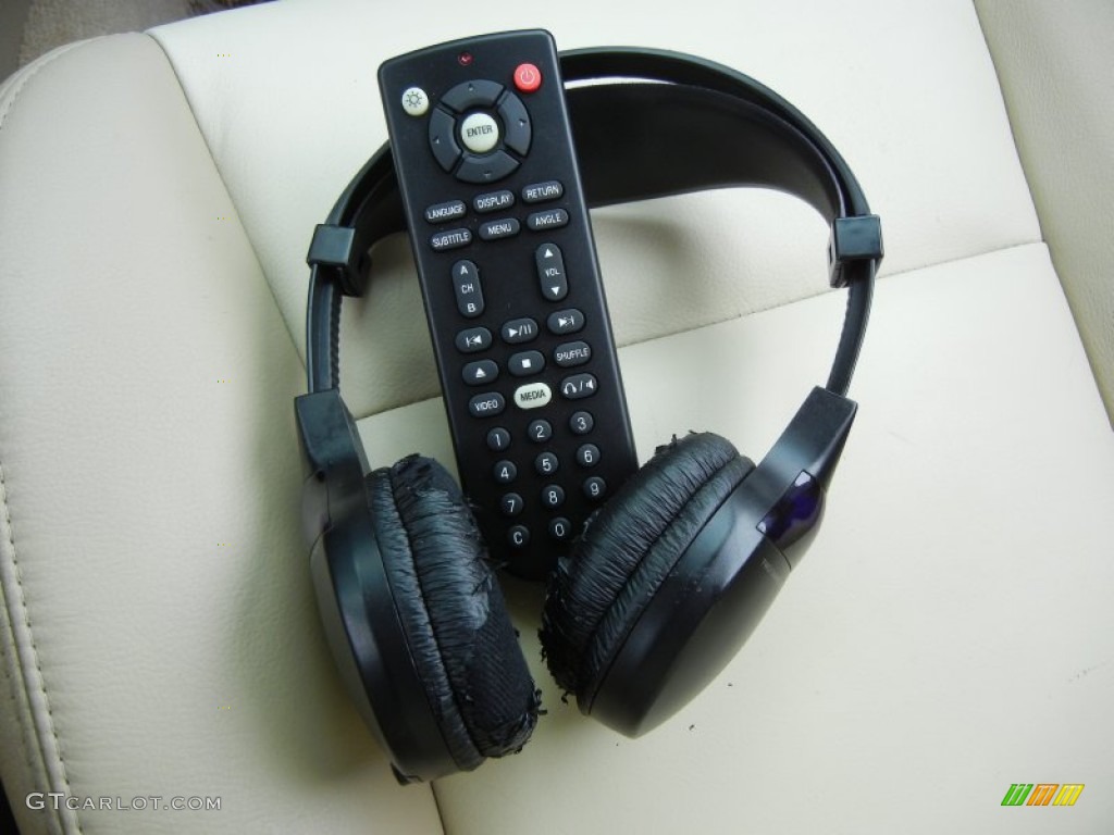 2007 Ford Explorer Eddie Bauer Entertainment System Photo #78660481