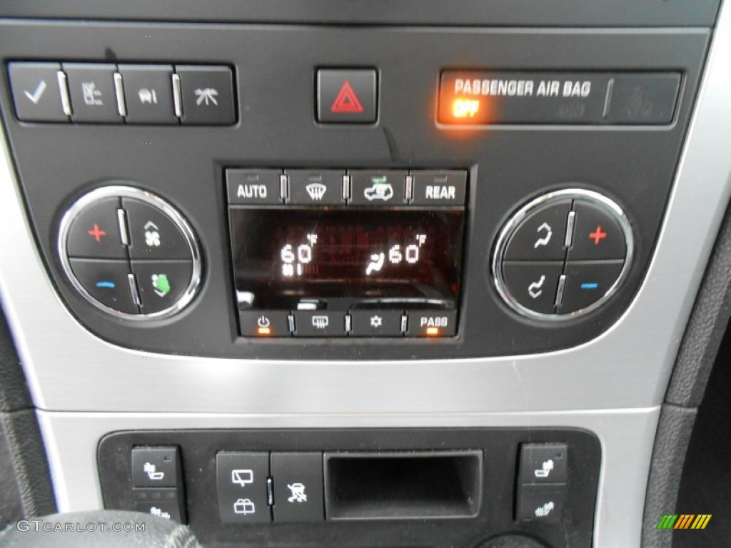 2009 GMC Acadia SLT Controls Photos