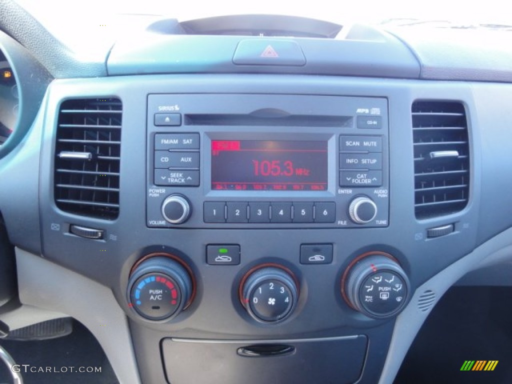 2010 Kia Optima LX Controls Photo #78661769