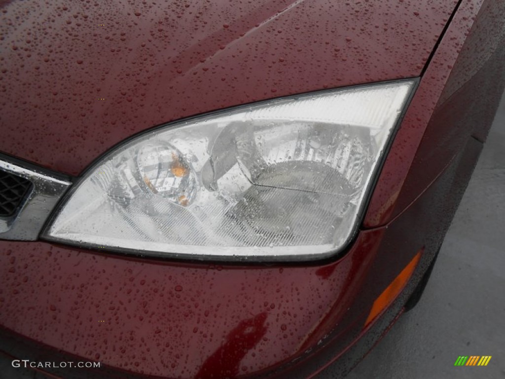 2007 Focus ZX4 S Sedan - Dark Toreador Red Metallic / Charcoal/Light Flint photo #10