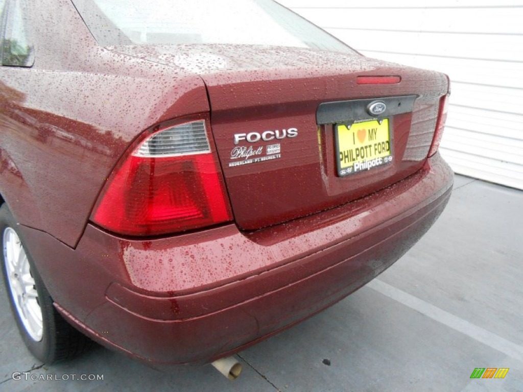 2007 Focus ZX4 S Sedan - Dark Toreador Red Metallic / Charcoal/Light Flint photo #23