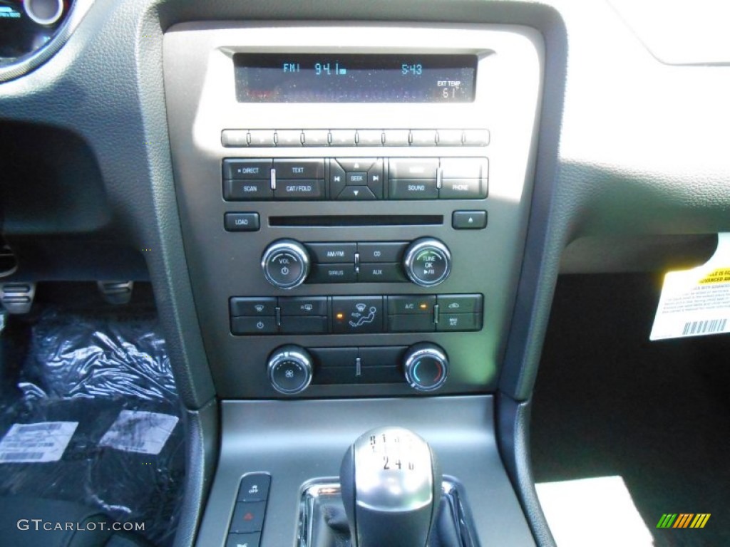 2014 Ford Mustang GT Coupe Controls Photo #78663595