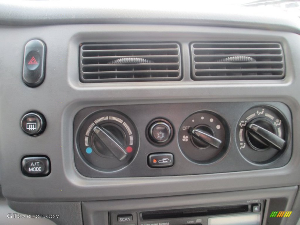 2001 Mitsubishi Montero Sport LS 4x4 Controls Photos