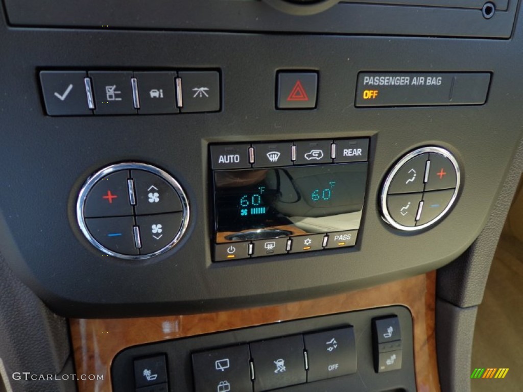 2010 Buick Enclave CXL Controls Photo #78668584