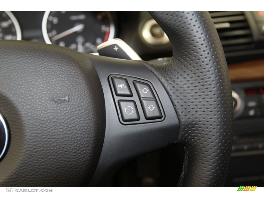 2011 BMW 1 Series 135i Convertible Controls Photo #78670585