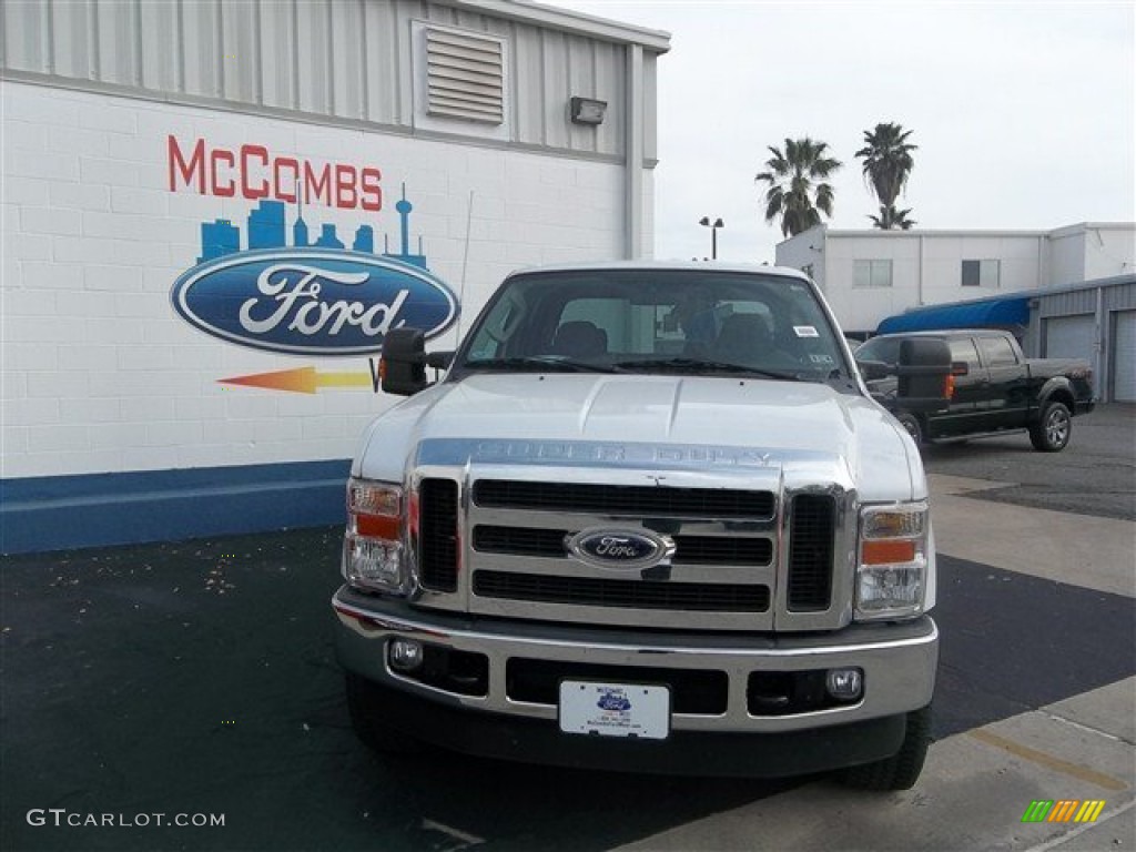 2010 F250 Super Duty XLT Crew Cab 4x4 - Oxford White / Medium Stone photo #1