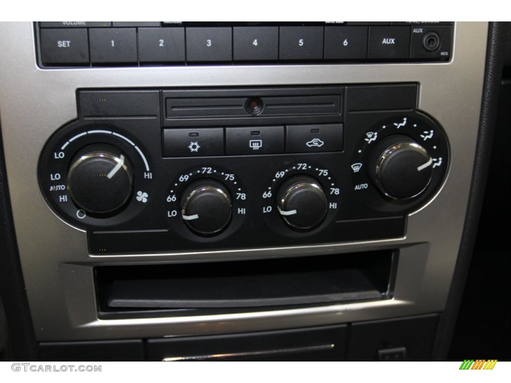 2008 Dodge Charger R/T Controls Photo #78674689