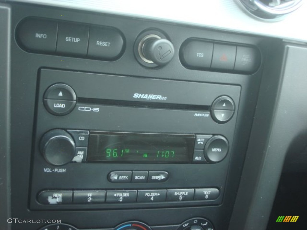 2005 Ford Mustang GT Premium Coupe Audio System Photos