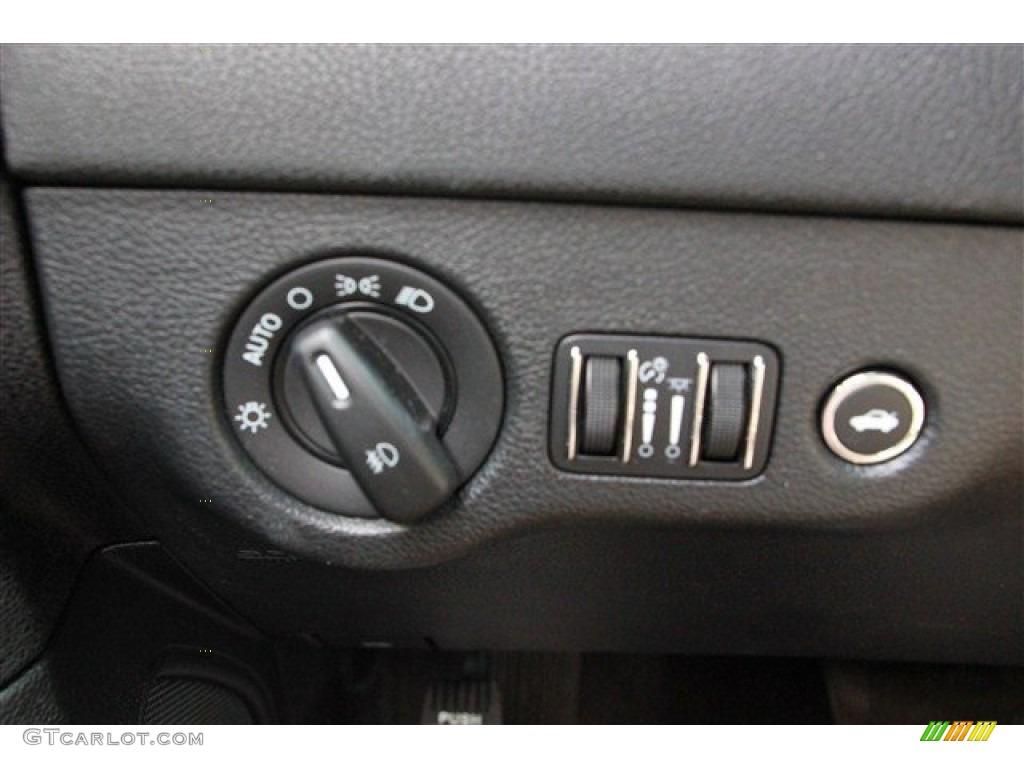 2012 300 Limited - Bright Silver Metallic / Black photo #23