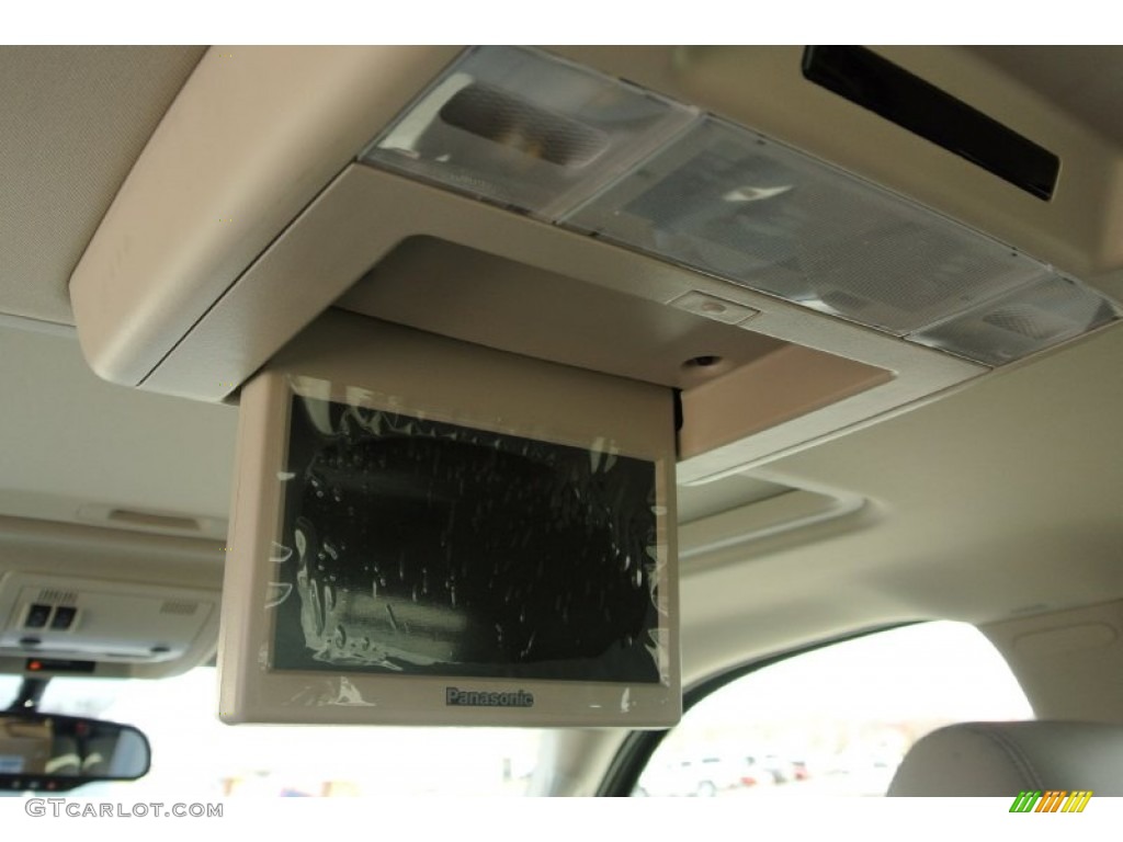 2013 Chevrolet Avalanche LT 4x4 Black Diamond Edition Entertainment System Photo #78680095