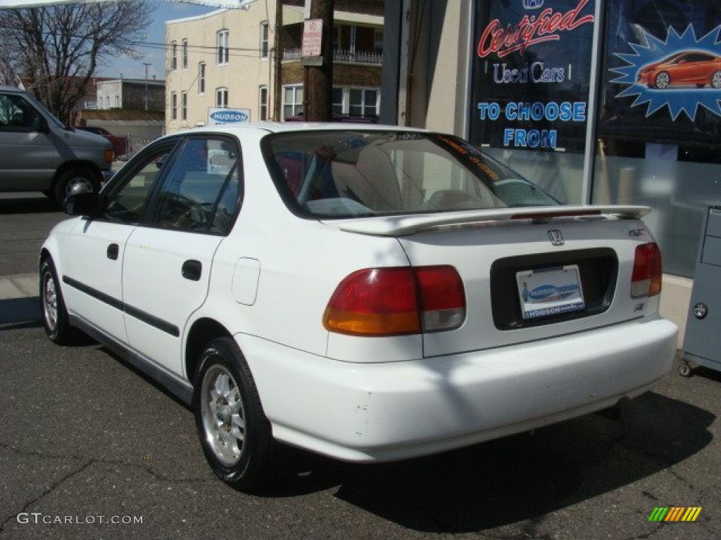 1997 Civic DX Sedan - Frost White / Gray photo #4