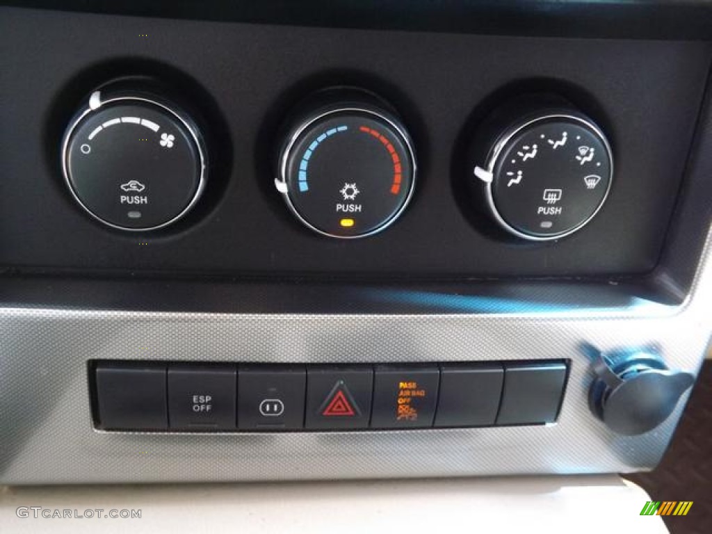 2008 Jeep Liberty Sport Controls Photo #78681124