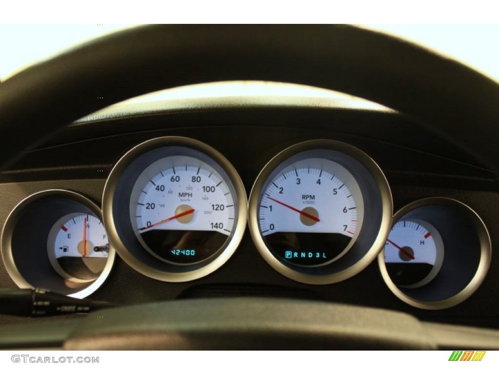 2005 Dodge Magnum SXT Gauges Photos