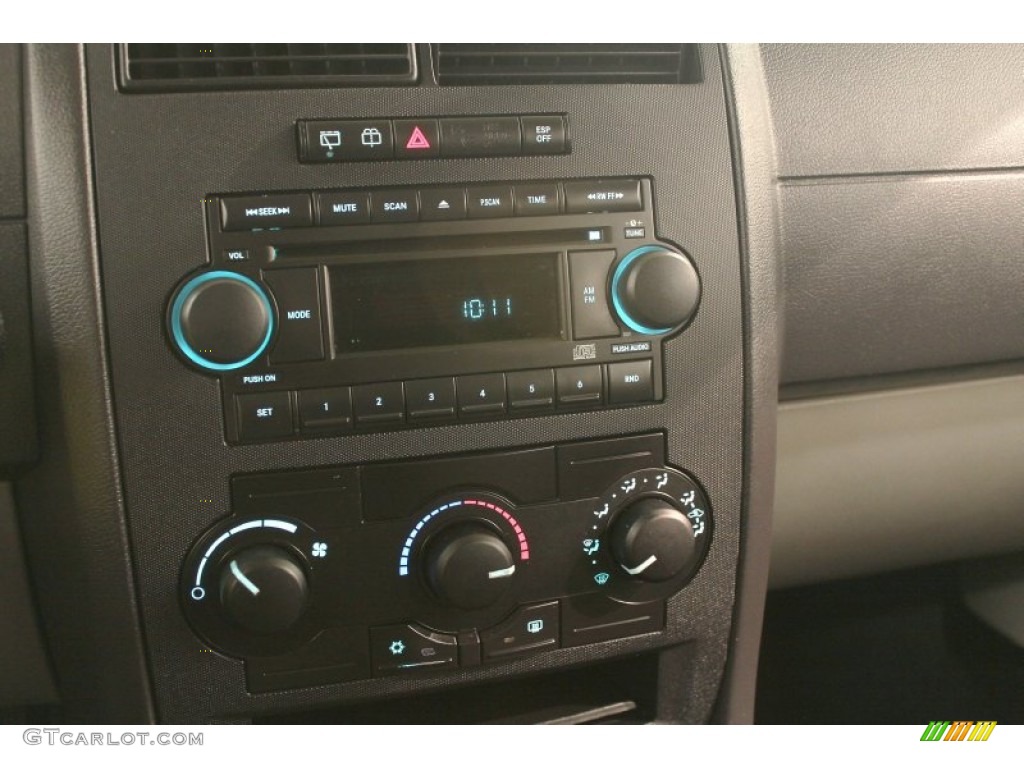 2005 Dodge Magnum SXT Controls Photo #78681643