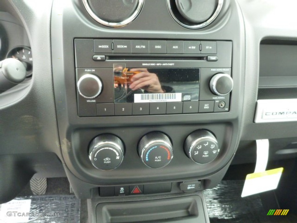 2014 Jeep Compass Sport 4x4 Controls Photo #78683697